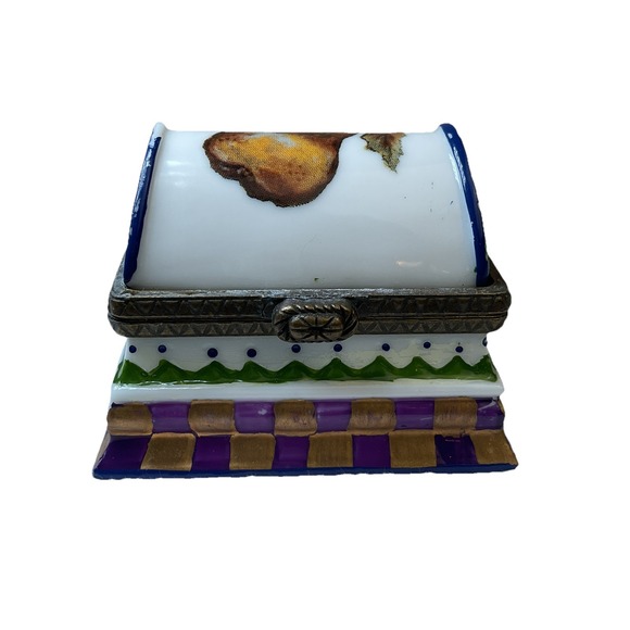 TRINKET BOX - 1997 TRACY PORTER Bee & Pear Treasure Chest The Home Collection - Picture 1 of 6